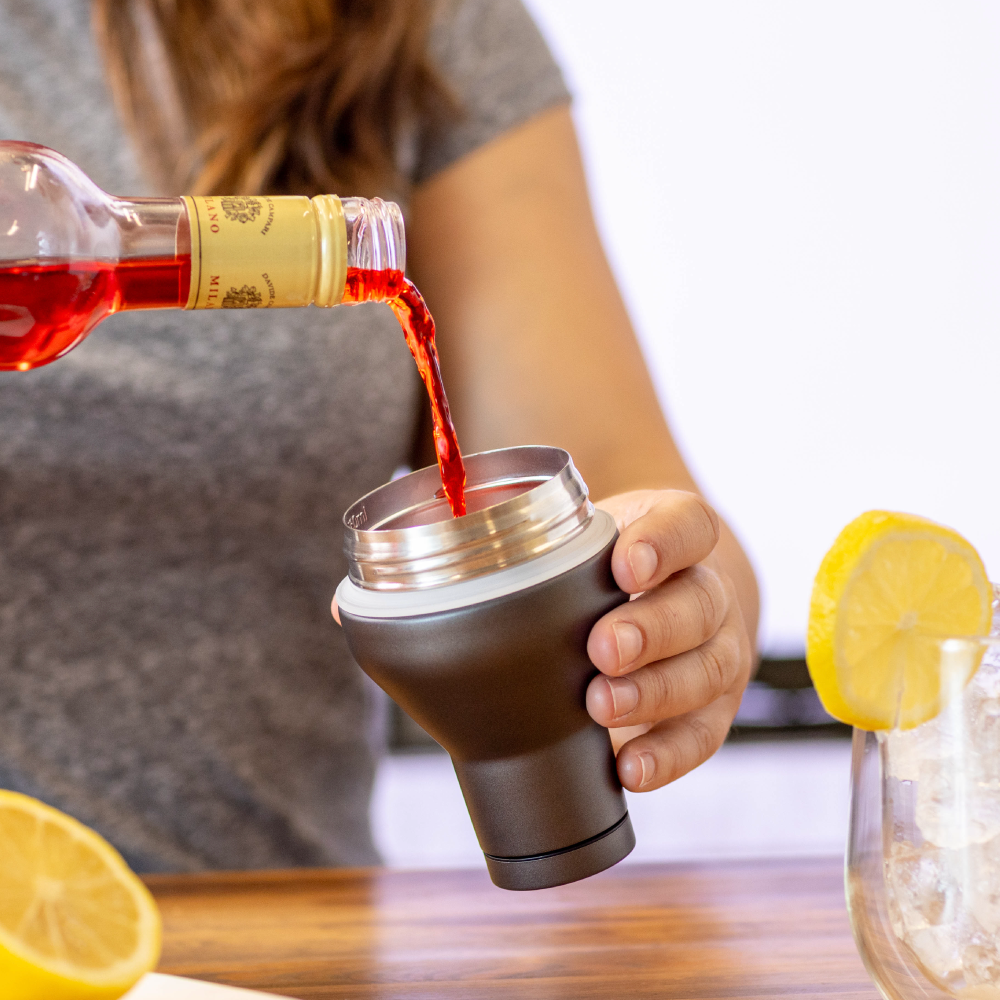 cocktail-shaker-lid-t9 Cocktail_Shaker_lifestyle_2_b714e13d-dd84-4844-956f-11cddc294041.png